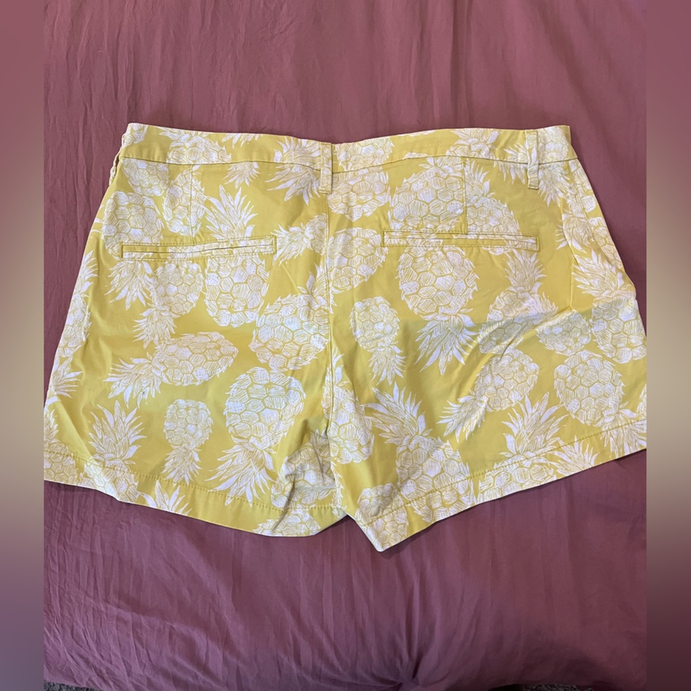 NWOT Old Navy Women’s Yellow Pineapple Linen Shorts - Picture 2 of 4